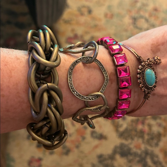 Women’s Plus Size Pink Sparkly Stones Stretch Bracelet Size Large - Picture 9 of 11